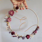 Charger l'image dans la visionneuse de galerie, couronne personnalisée lettre fleurs séchées vue de face | Flauri